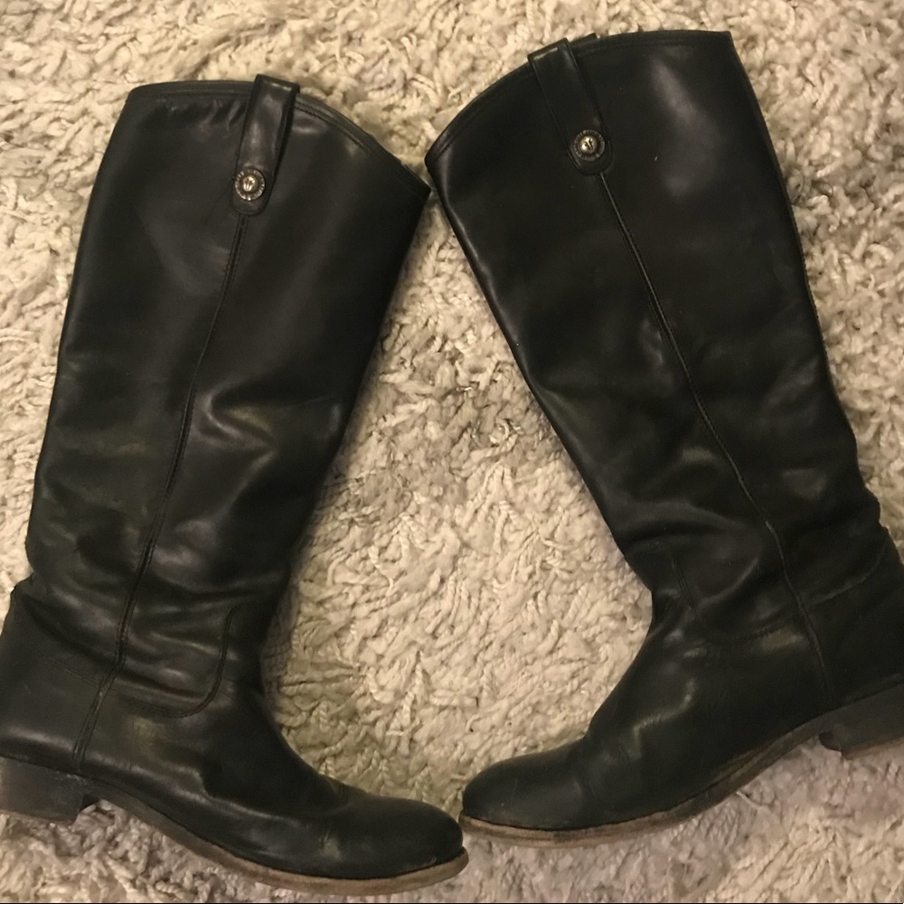 Like new Frye boots in black